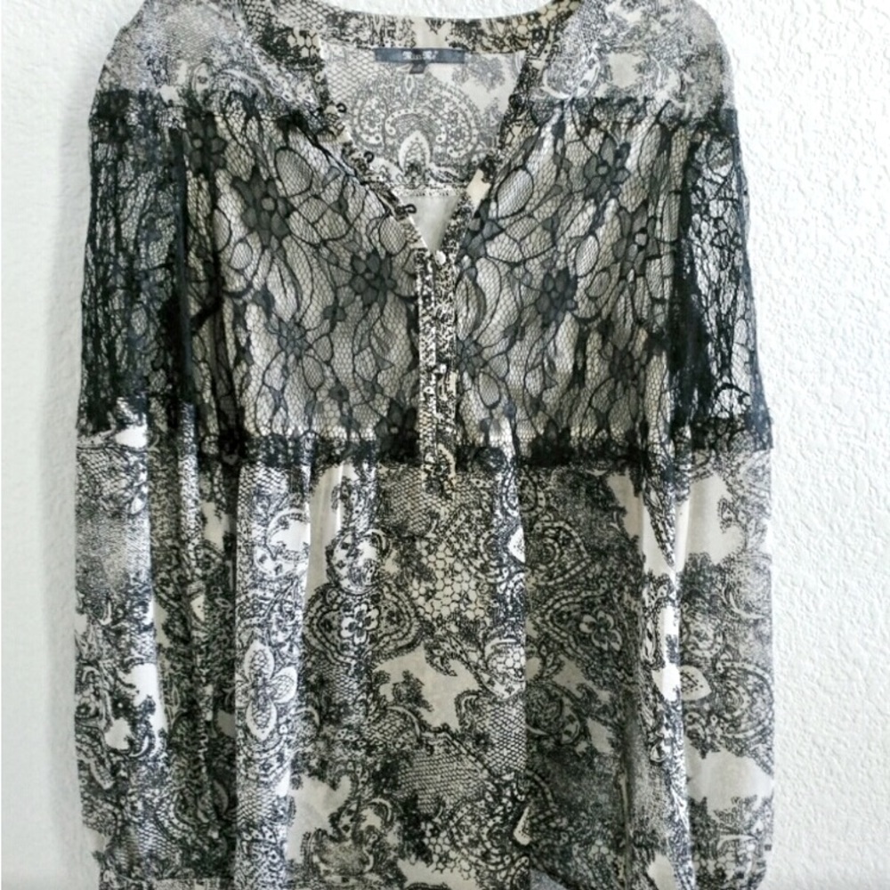 ☀️3 for $25 pretty! Lace Sleeve Tunic Top,black&white feminine blouse-flatt…